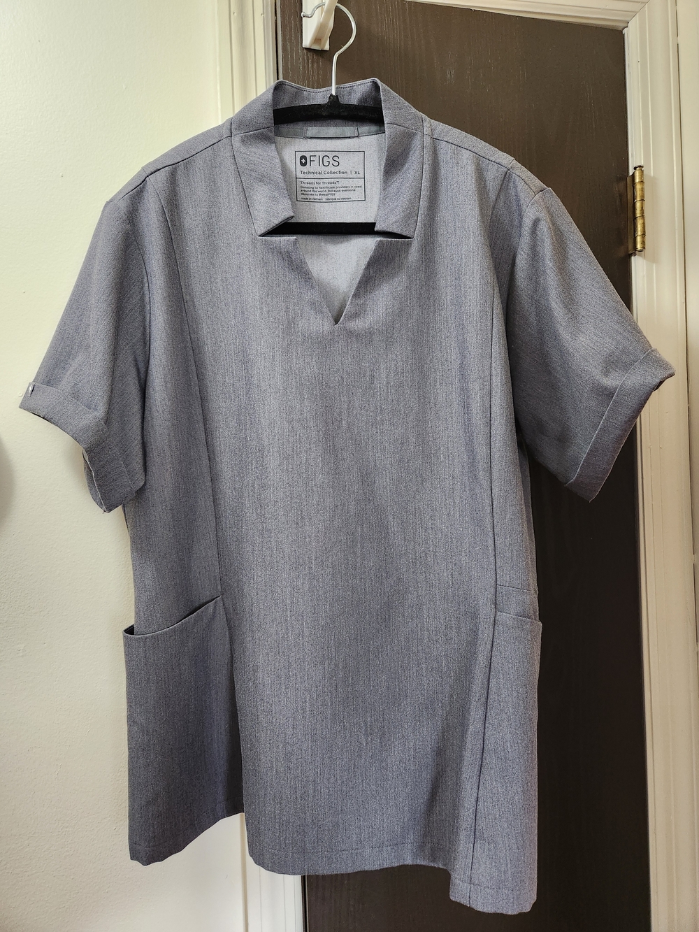 FIGS Inala Short Sleeve Scrub Top In Graphite